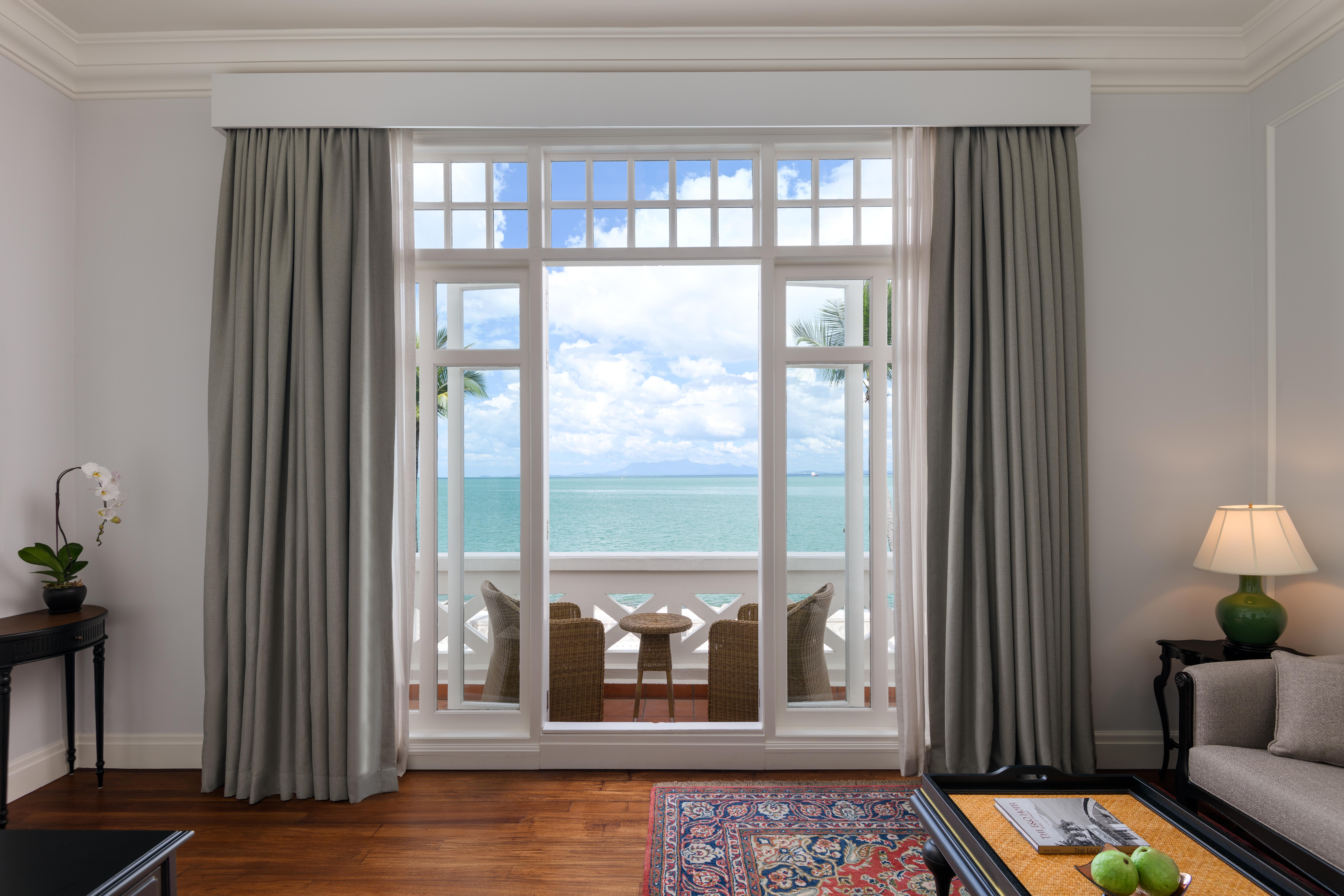 Eastern & Oriental Hotel George Town Exterior foto Curtains in a living room