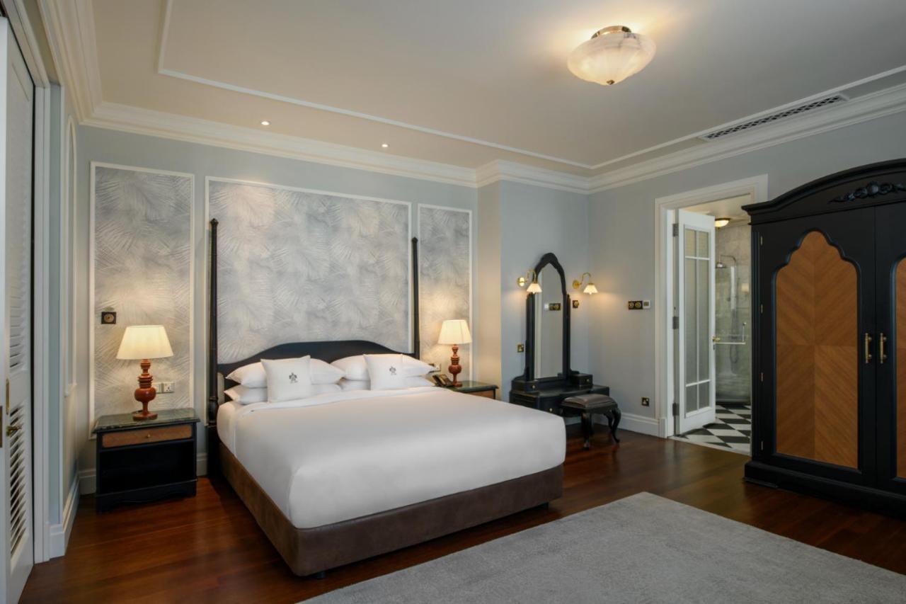 Eastern & Oriental Hotel George Town Exterior foto A bedroom at the hotel