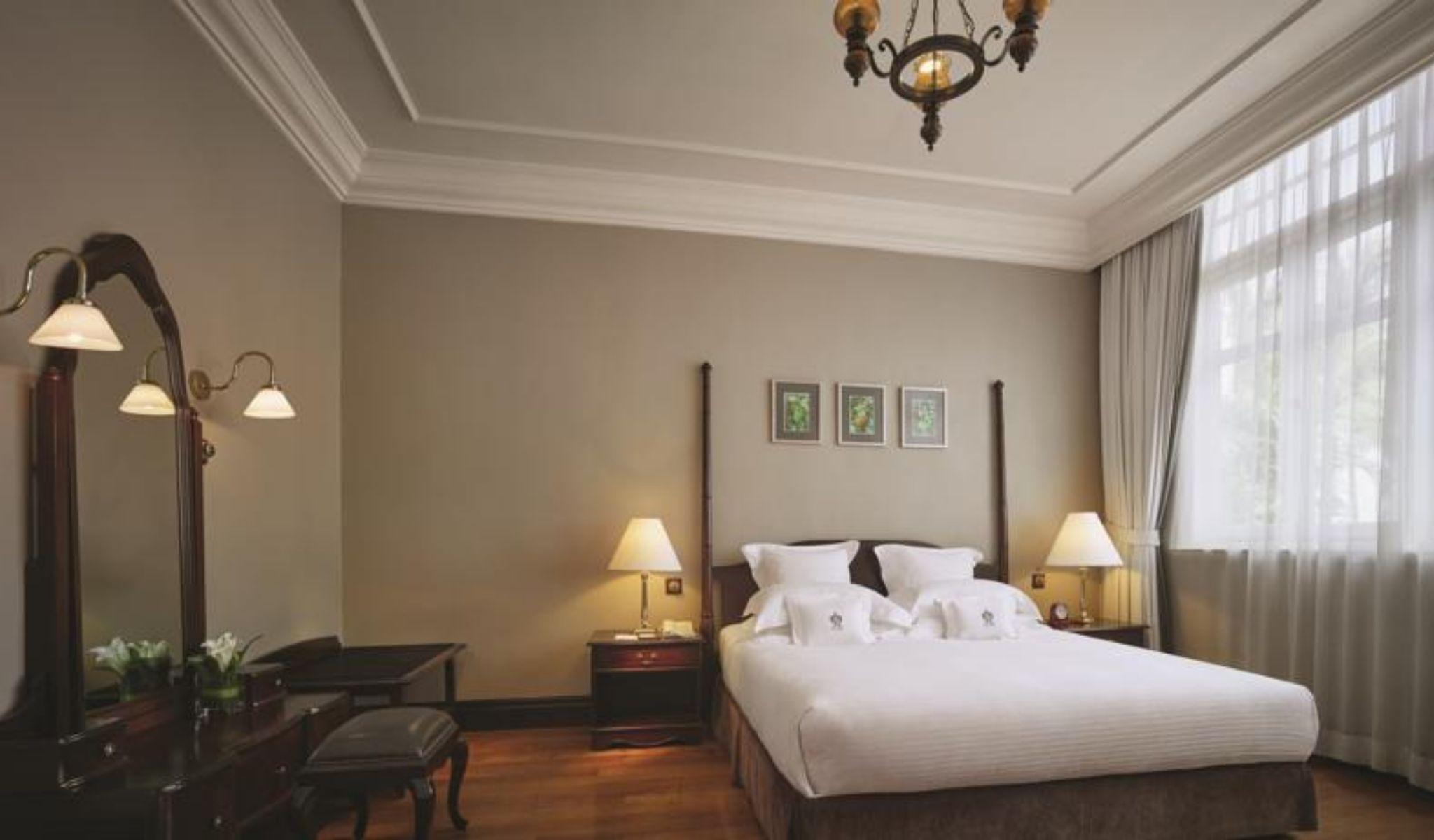 Eastern & Oriental Hotel George Town Exterior foto A bedroom at the hotel